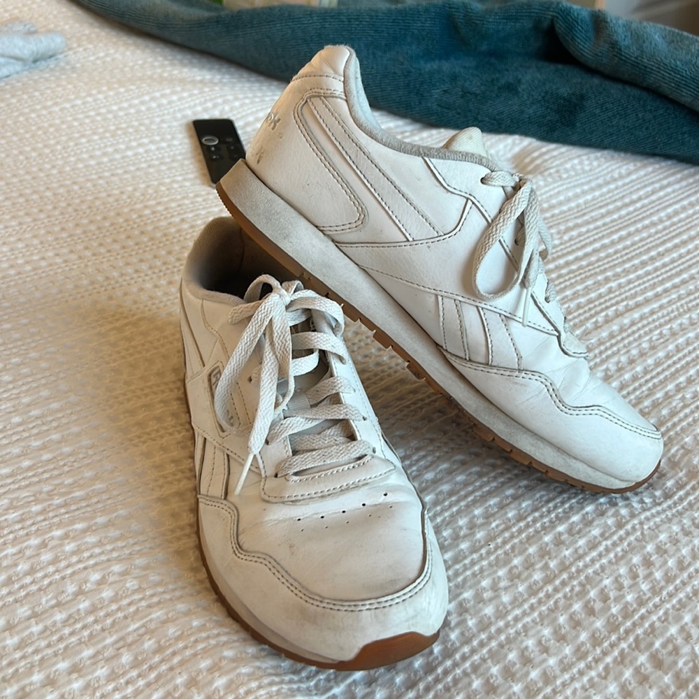 Women’s 8.5 Reebok sneakers